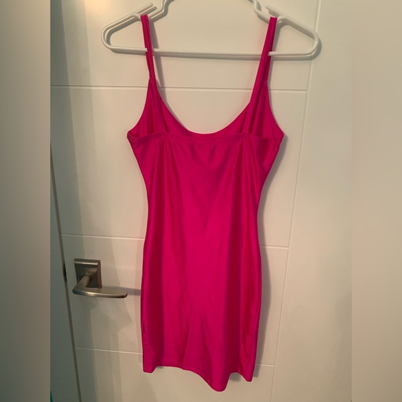 Hot pink cut out dress - Picture 2 of 2